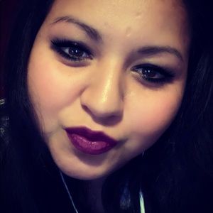 Meet your Posher, Manuela